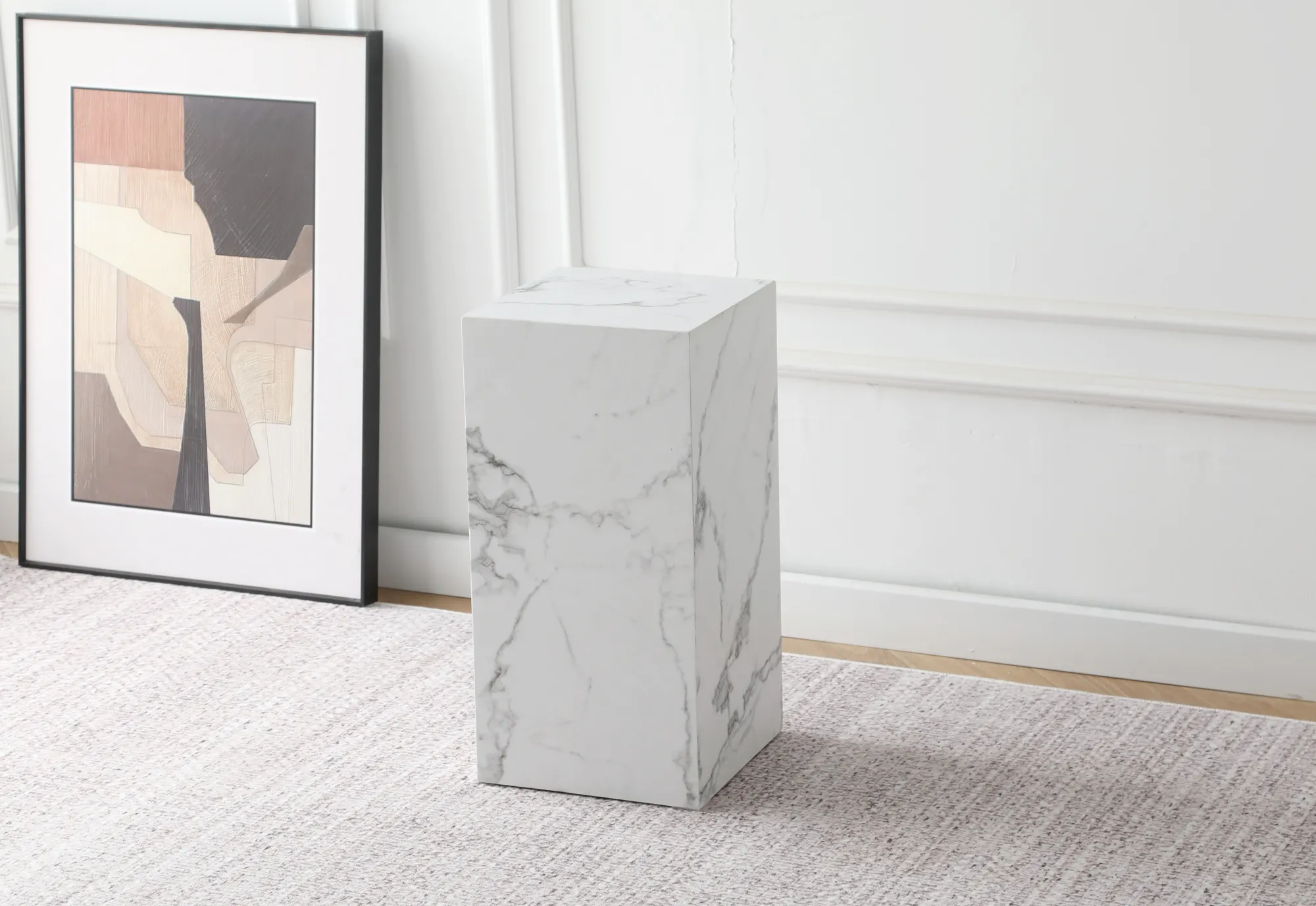 Homeville Avery piedestal i hvid marmorprint 25x25x50cm
