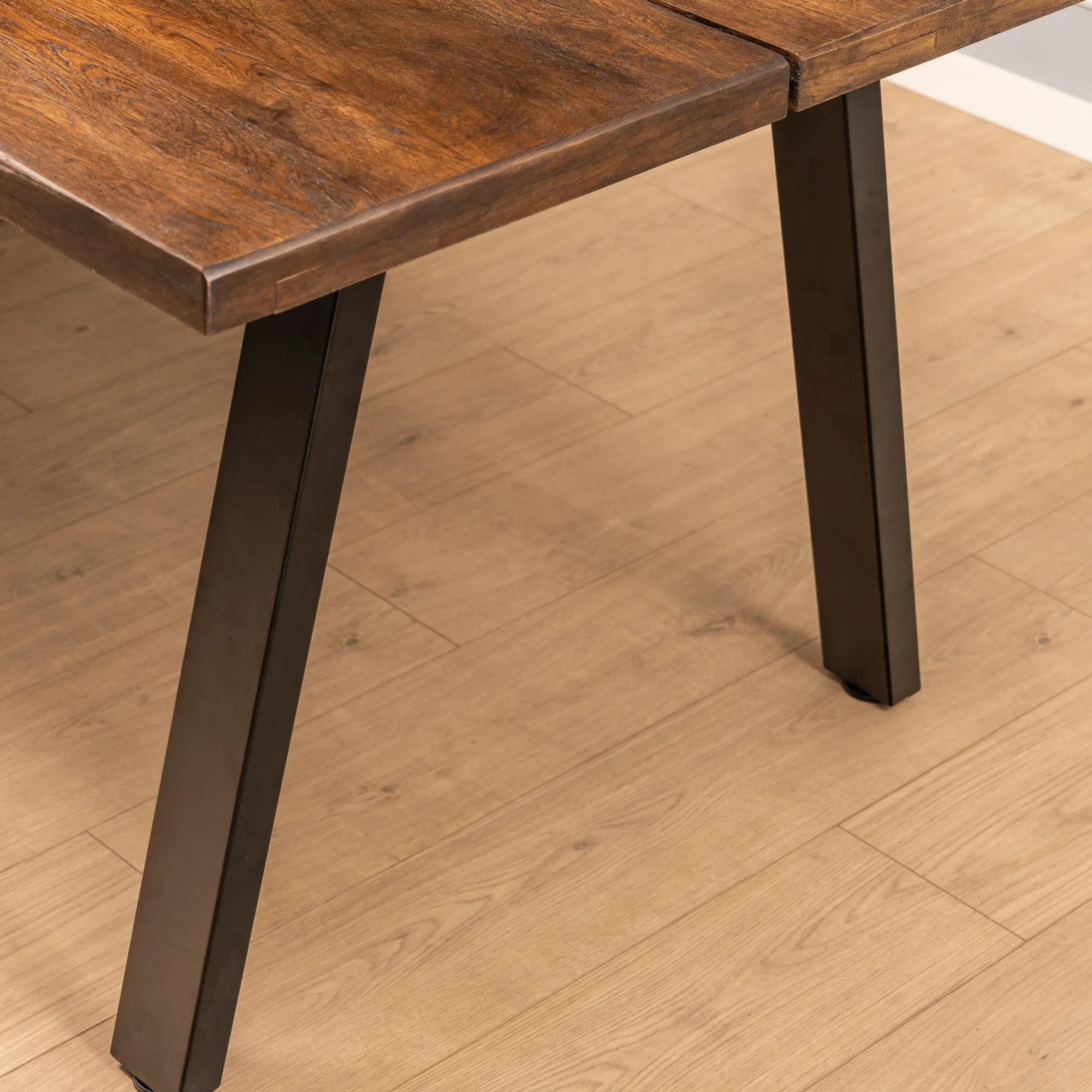 Homeville Firenze med skråben 160x95x74cm eg smoked/sort