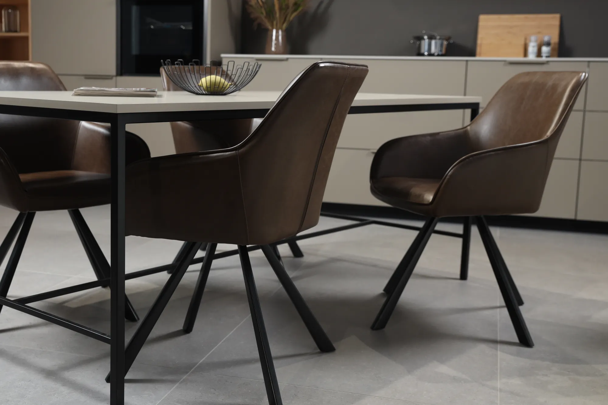 Homeville Freja med drejefunktion suede mørkebrun