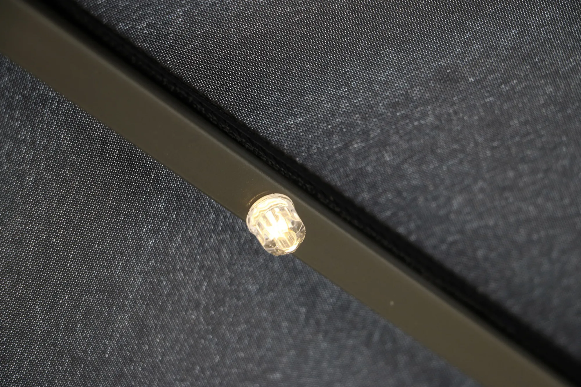 Moreland Roma parasol 360-rotation LED sort 3m
